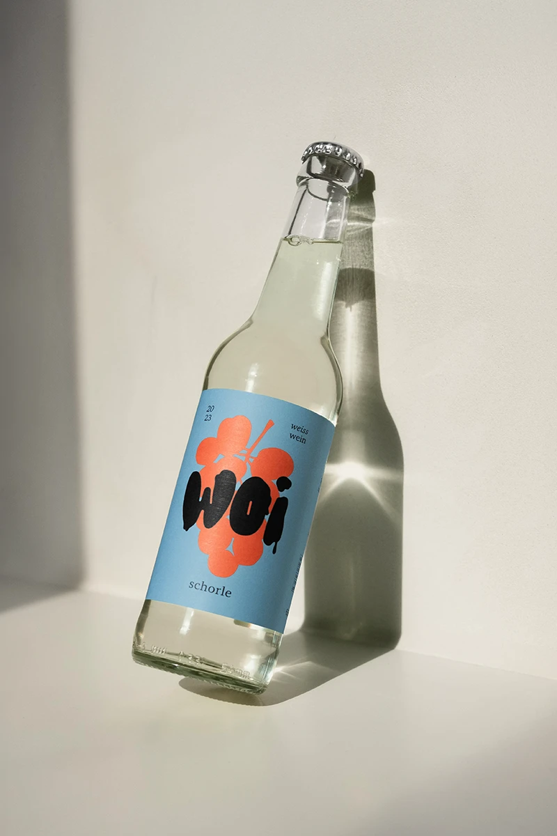 Mona-Wingerter-portfolio-grafiker-grafikdesign-freelance-art-director-Wachenheim-bottle-design-packaging-weinschorle-woi-augenwaide-start