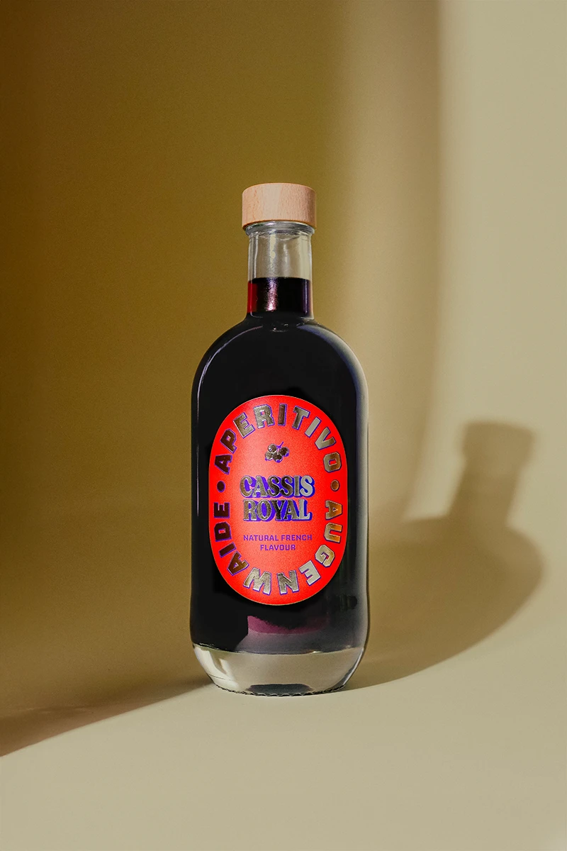 Mona-Wingerter-portfolio-grafiker-grafikdesign-freelance-art-director-Wachenheim-bottle-design-packaging-aperitivo-augenwaide-gold-embossed-label-Cassis-Royal-3.1