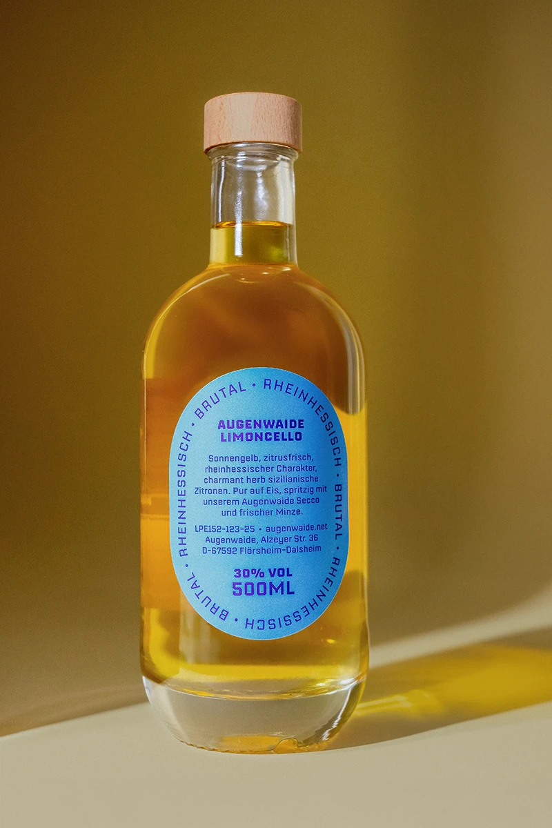 Mona-Wingerter-portfolio-grafiker-grafikdesign-freelance-art-director-Wachenheim-bottle-design-packaging-aperitivo-augenwaide-gold-embossed-label-Limoncello-3
