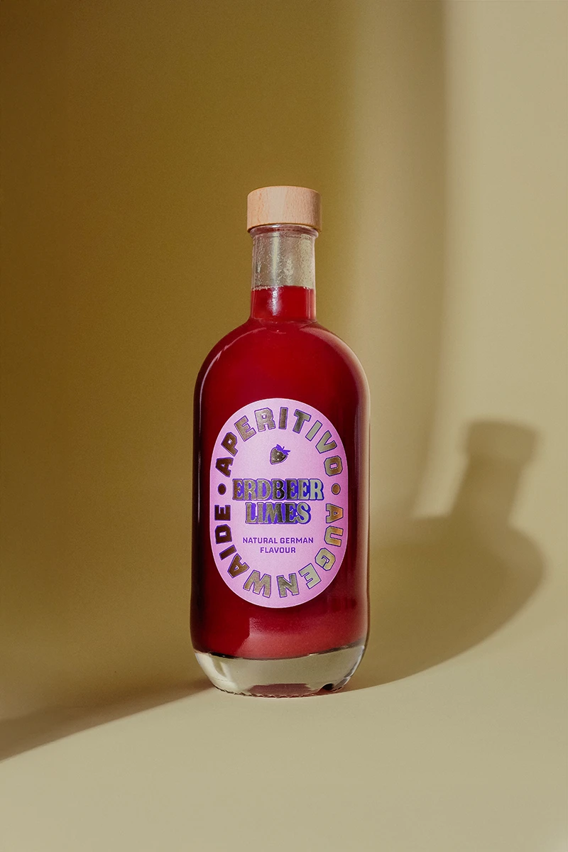 Mona-Wingerter-portfolio-grafiker-grafikdesign-freelance-art-director-Wachenheim-bottle-design-packaging-aperitivo-augenwaide-gold-embossed-label-erdbeerr-limes-1