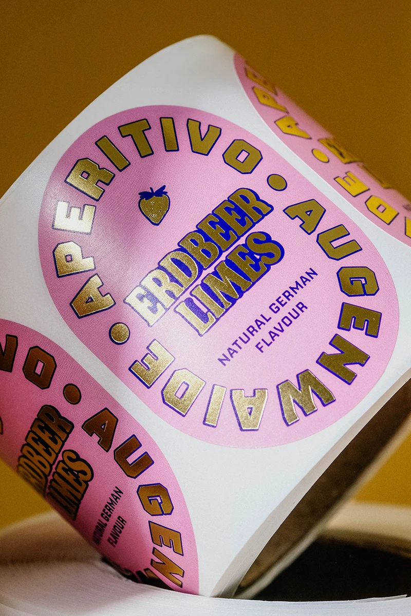 Mona-Wingerter-portfolio-grafiker-grafikdesign-freelance-art-director-Wachenheim-bottle-design-packaging-aperitivo-augenwaide-gold-embossed-label-erdbeerr-limes-2